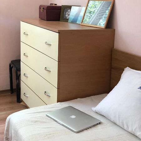 Compact City Center Apartment Kurdzhali Bagian luar foto