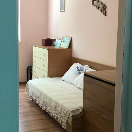 Compact City Center Apartment Kurdzhali Bagian luar foto