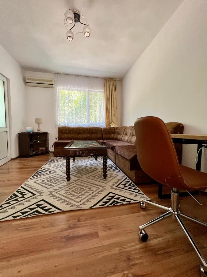 Compact City Center Apartment Kurdzhali Bagian luar foto