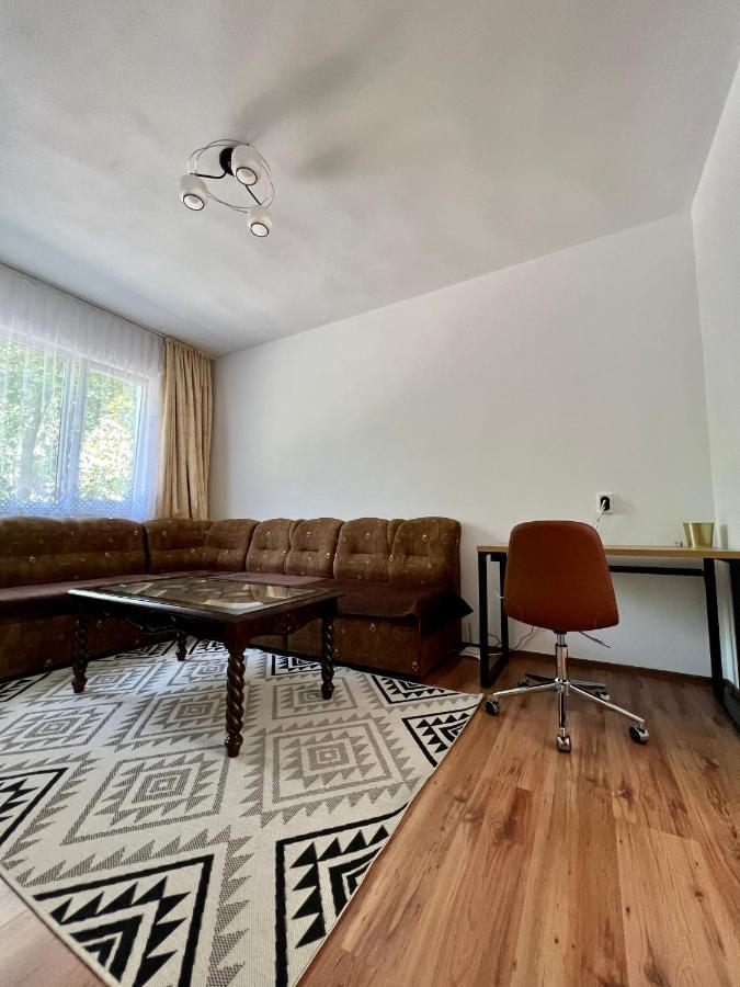 Compact City Center Apartment Kurdzhali Bagian luar foto