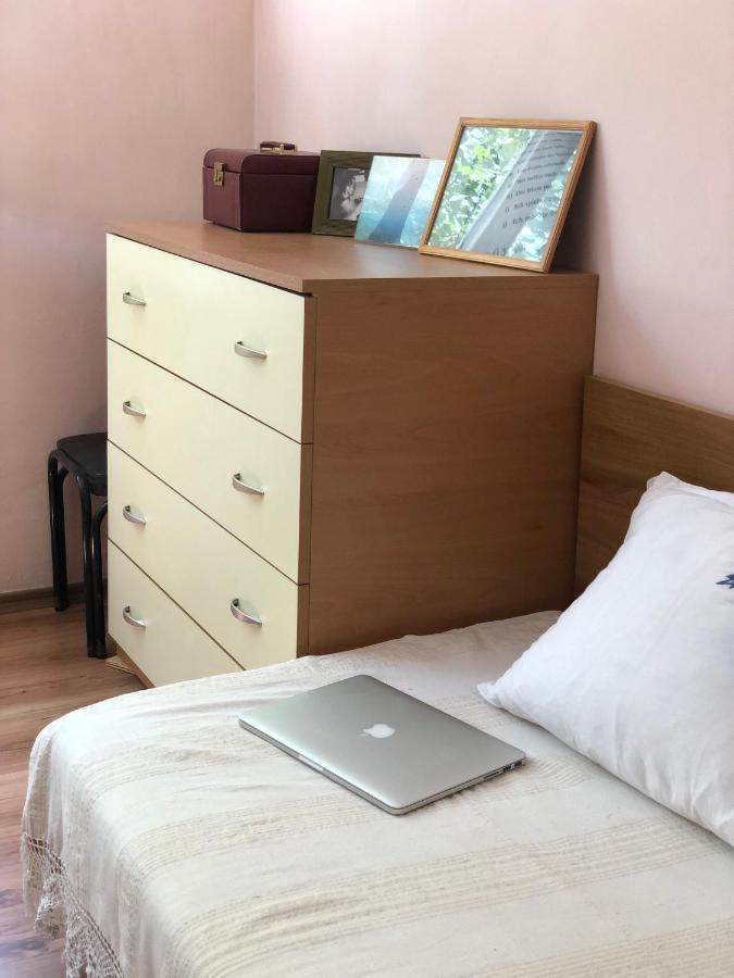 Compact City Center Apartment Kurdzhali Bagian luar foto