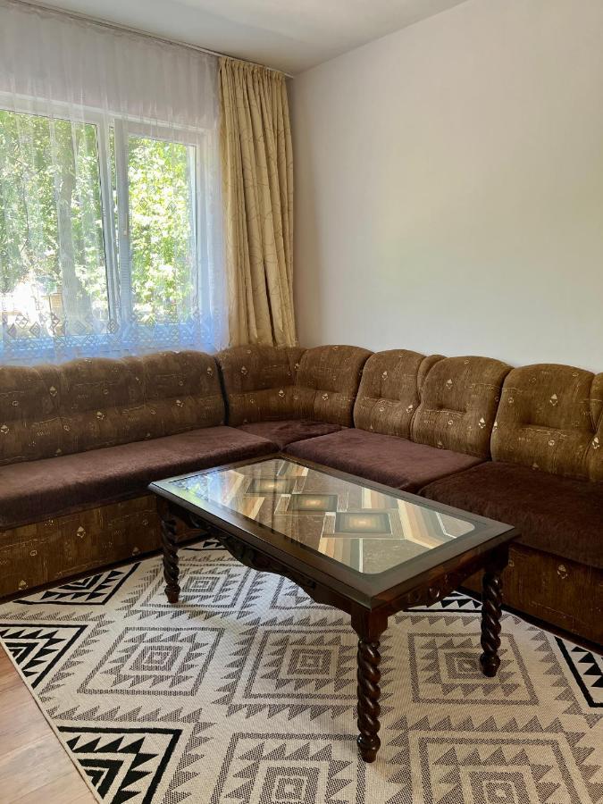 Compact City Center Apartment Kurdzhali Bagian luar foto